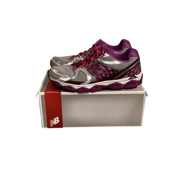 New Balance Women's W1340v2 Optimum Control Running Shoe - Picture 3 of 11